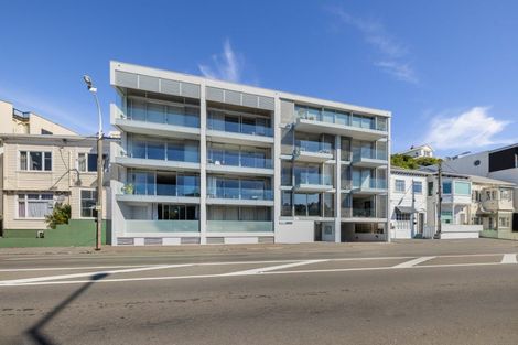 Photo of property in 10/74 Oriental Parade, Oriental Bay, Wellington, 6011