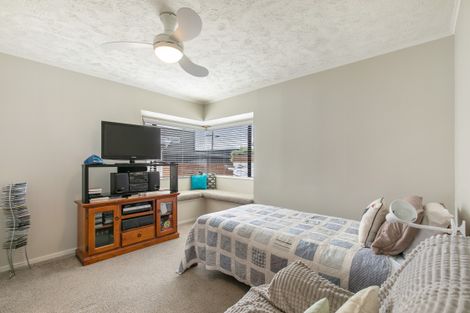 Photo of property in 1/47 Knights Road, Rothesay Bay, Auckland, 0630