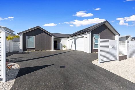 Photo of property in 8 Montiicola Drive, Papamoa Beach, Papamoa, 3118