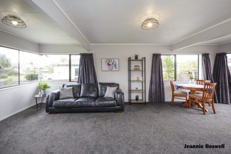 Photo of property in 41 Dalfield Place, Highbury, Palmerston North, 4412