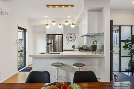 Photo of property in 49c Titirangi Road, New Lynn, Auckland, 0600