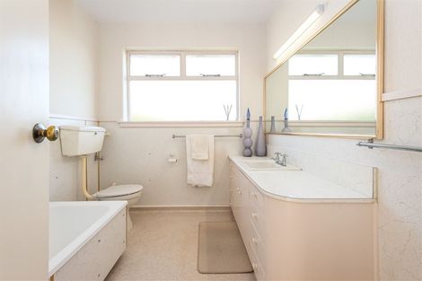 Photo of property in 34 Cannon Hill Crescent, Mount Pleasant, Christchurch, 8081
