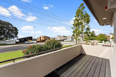 Photo of property in 210 East Coast Road, Forrest Hill, Auckland, 0620