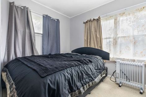 Photo of property in 1/10 Bishop Street, Green Bay, Auckland, 0604