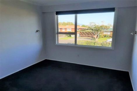 Photo of property in 35 Nevada Drive, Merrilands, New Plymouth, 4312