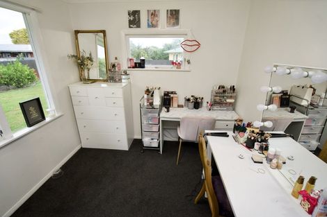 Photo of property in 9 Waterford Place, Westbrook, Palmerston North, 4412