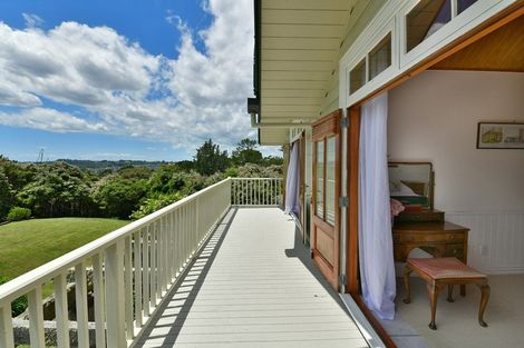Photo of property in 33 Te Araroa Drive, Paremoremo, Auckland, 0632