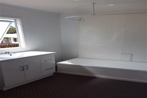 Photo of property in 2/24 Solveig Place, Randwick Park, Auckland, 2105