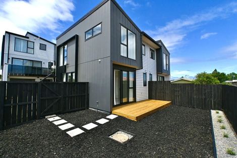 Photo of property in 2a Convair Crescent, Mangere, Auckland, 2022
