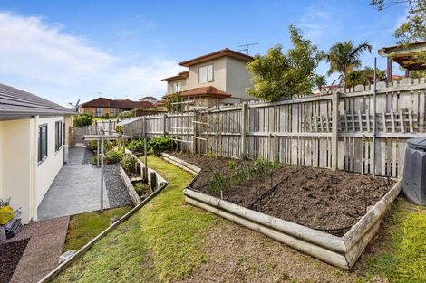 Photo of property in 56 Black Teal Close, Unsworth Heights, Auckland, 0632