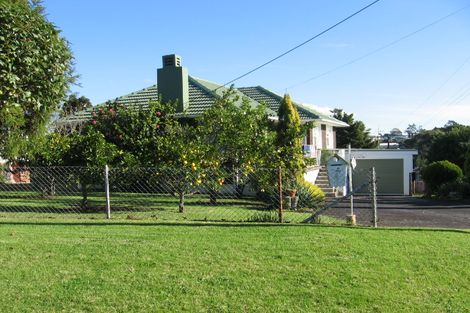 Photo of property in 114 Flanshaw Road, Te Atatu South, Auckland, 0610