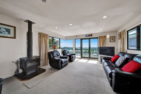 Photo of property in 3a Hillcrest Street, Glen Avon, New Plymouth, 4312