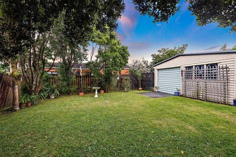Photo of property in 2 Allington Road, Massey, Auckland, 0614