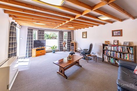 Photo of property in 2 Burtts Road, Durie Hill, Whanganui, 4500