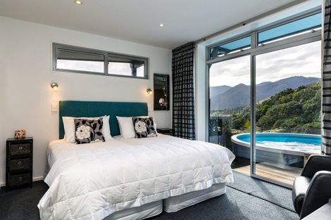 Photo of property in 251 Queen Charlotte Drive, Havelock, Picton, 7281