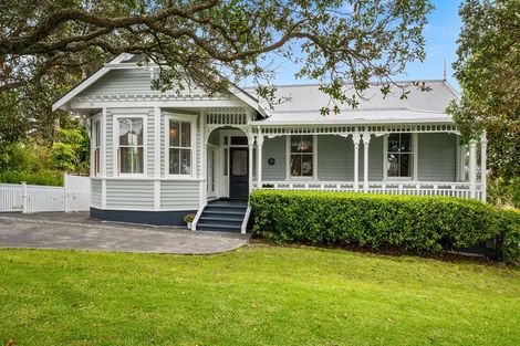 Photo of property in 30 Maritime Terrace, Birkenhead, Auckland, 0626