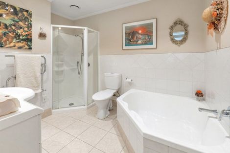 Photo of property in 100 Howe Street, Howick, Auckland, 2014