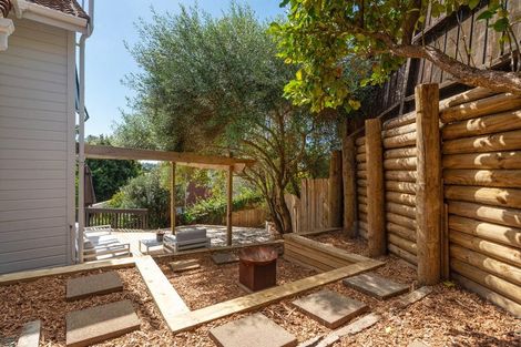 Photo of property in 2/12 Helicon Place, Totara Vale, Auckland, 0629