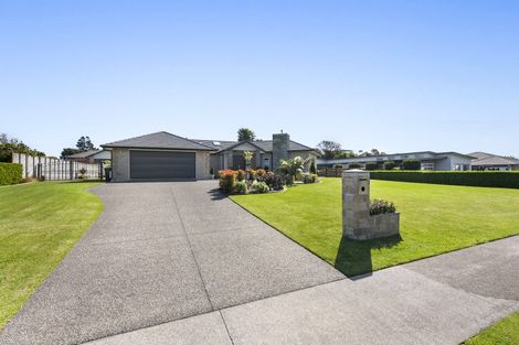 Photo of property in 5 Links Drive, Waiwhakaiho, New Plymouth, 4312