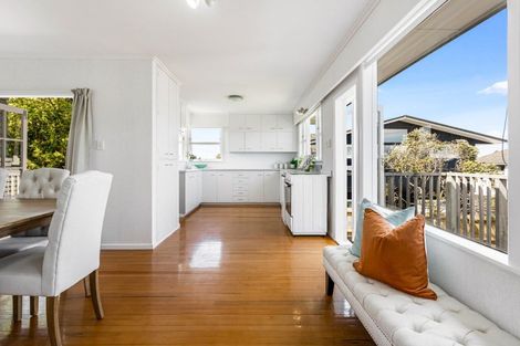 Photo of property in 32 Knights Road, Rothesay Bay, Auckland, 0630