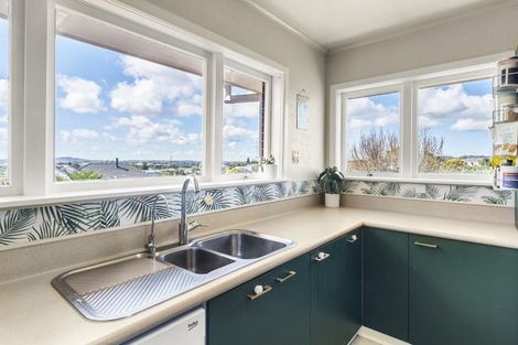 Photo of property in 12 Fairlea Road, Te Atatu South, Auckland, 0610
