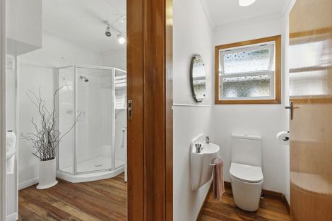 Photo of property in 130 Breaker Bay Road, Breaker Bay, Wellington, 6022