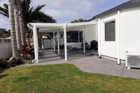 Photo of property in 12 Shelter Grove, Frankleigh Park, New Plymouth, 4310