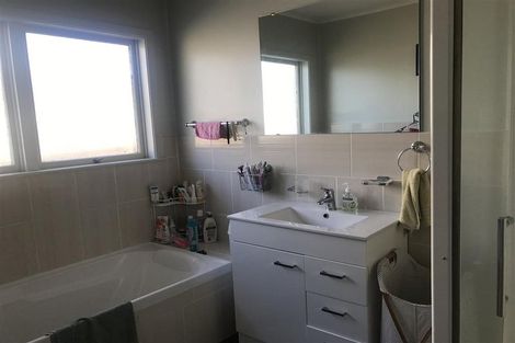 Photo of property in 50 Tiraumea Drive, Pakuranga, Auckland, 2010