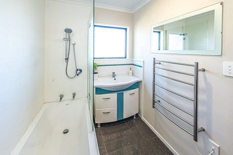 Photo of property in 18 Warwick Place, Springvale, Whanganui, 4501