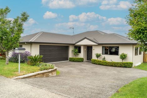 Photo of property in 97 Farnborough Drive, Grandview Heights, Hamilton, 3200