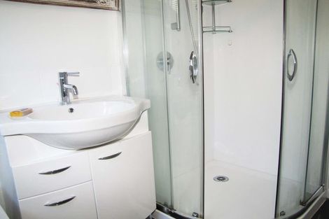 Photo of property in 98 Heta Road, Highlands Park, New Plymouth, 4312