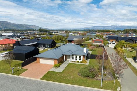 Photo of property in 20 Hewson Crescent, Lake Hawea, Wanaka, 9382