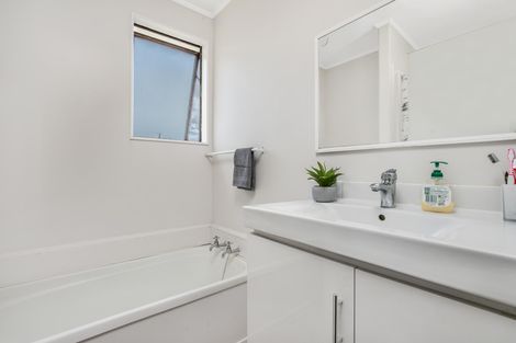 Photo of property in 1/22 Silver Creek Road, Weymouth, Auckland, 2103