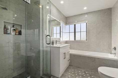 Photo of property in 6 Fairchild Avenue, Goodwood Heights, Auckland, 2105