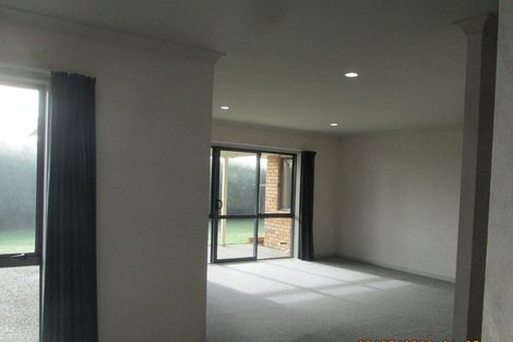 Photo of property in 16b Abergeldie Way, Cambridge, 3434