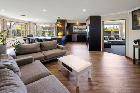 Photo of property in 18 Gibbston Close, Huntington, Hamilton, 3210