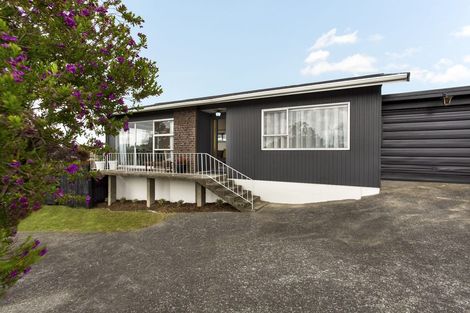 Photo of property in 1/18a Sherwood Avenue, Te Atatu South, Auckland, 0610
