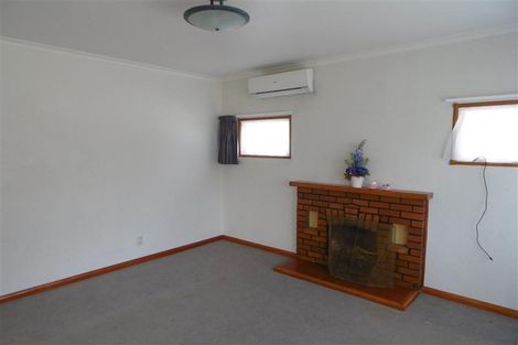 Photo of property in 53 Seaview Road, Marfell, New Plymouth, 4310