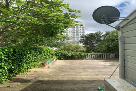 Photo of property in 142 Kelburn Parade, Kelburn, Wellington, 6012