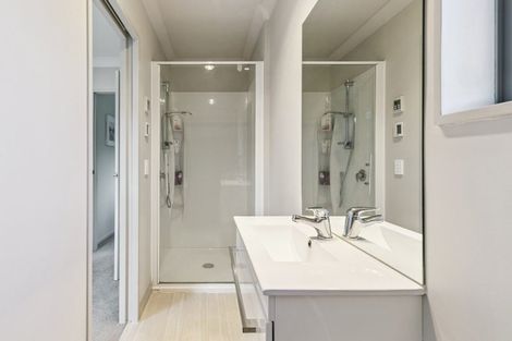 Photo of property in 2 Brindle Way, Newlands, Wellington, 6037