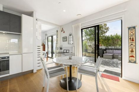 Photo of property in Frank Sargeson Apts, 4/80g Anzac Street, Takapuna, Auckland, 0622