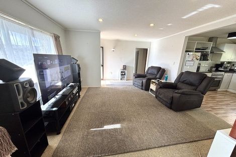 Photo of property in 22 Albatross Close, Whitby, Porirua, 5024