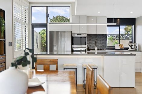 Photo of property in 99 Exmouth Road, Northcote, Auckland, 0627