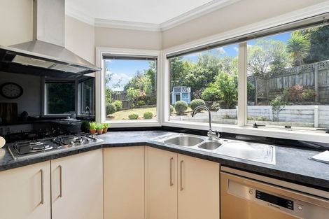 Photo of property in 24 Saunders Close, Whitby, Porirua, 5024