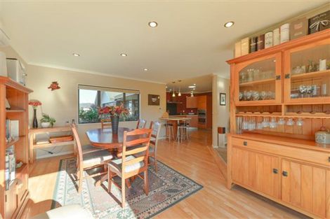 Photo of property in 44 Tennyson Avenue, Kelvin Grove, Palmerston North, 4414