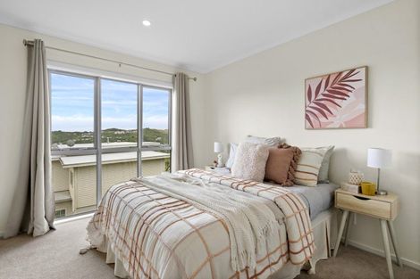 Photo of property in 10 Mewburn Rise, Karori, Wellington, 6012