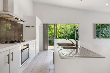 Photo of property in 23 Carento Way, Stanmore Bay, Whangaparaoa, 0932