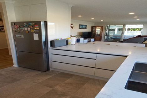 Photo of property in 4 Fernbrook Close, Burswood, Auckland, 2013