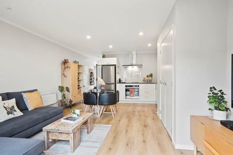 Photo of property in 6 Honowai Street, Kumeu, 0810