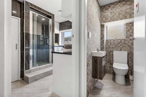 Photo of property in 1/100 Titirangi Road, New Lynn, Auckland, 0600